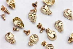 30pz Borchie teschio con rivetto ORO ROSA 16X9mm*Skull with loose rivet studs - Picture 1 of 1