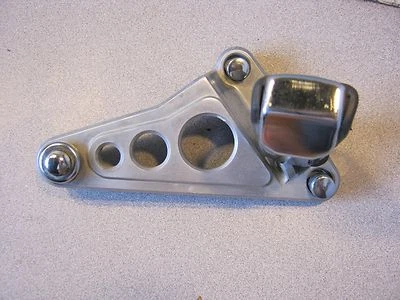 REPOSAPIÉS DERECHO PASAJERO HONDA VF700C VF 700 C MAGNA V45 1985-1986 OEM Foto 1 de 4