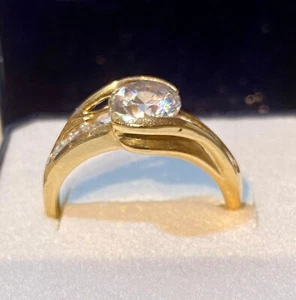 Juego de anillo de vestir de circonio cúbico de oro amarillo de 14 quilates distintivo - Imagen 1 de 2