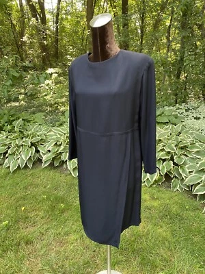 Vestido negro de colección HINO & MALEE con solapa delantera plisado manga larga para mujer talla grande Foto 1 de 4