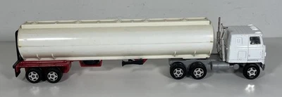 Camiones diecast Ertl 1/64 del mundo International Transtar II con petrolero Foto 1 de 4