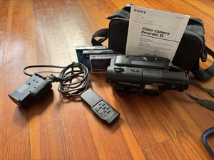 Sony Handycam CCD-TR73 Video8 Hi-Fi Stereo WORKING! + Extras!! - Picture 1 of 18