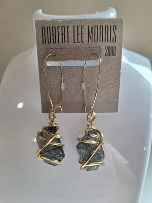 PENDIENTES COLGANTES ROBERT LEE MORRIS PIEDRA ENJAULADA TONO ORO NUEVOS CON ETIQUETAS Foto 1 de 4