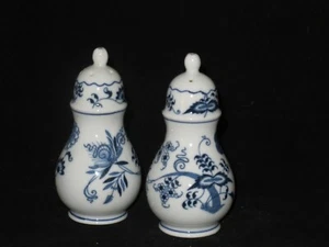 Blue Danube Salt & Pepper Shaker Set Blue Floral 5 in 3/5 hole - Picture 1 of 2