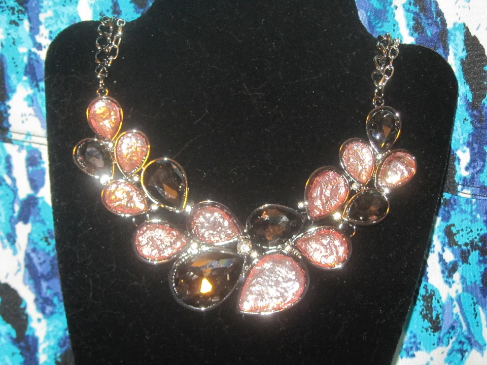 SIMPLY VERA WANG NUEVO CON ETIQUETAS $34 Mujer Collar Cluster Rosa Champagne Gris Ahumado  Foto 1 de 1