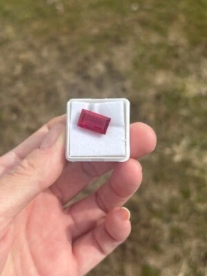 Natural certified Red Ruby TCW 9.15 Baguette Gemstone - Image 1 of 4