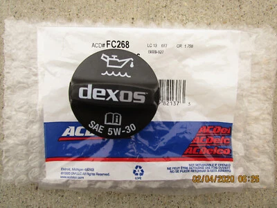 18-20 CADILLAC ATS / CT4 / CT6 / CTS TAPA DE LÍQUIDO DE LLENADO DE ACEITE DE MOTOR OEM NUEVO Foto 1 de 2