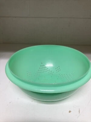 VTG Tupperware #339-3 Jadeite Green Footed Colander Strainer Star Pattern Great - Image 1 of 4
