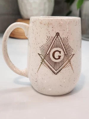 Mini taza masónica masónica de cerámica vintage con emblema dorado motas marrones  Foto 1 de 4