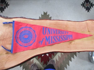"Banderín vintage 29"" fieltro rojo UNIVERSIDAD DE MISSISSIPPI College años 50". - Imagen 1 de 2