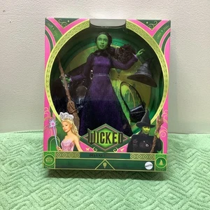 Universal Pictures' Wicked Deluxe Elphaba 11" Fashion Doll e accessori nuovo - Foto 1 di 3