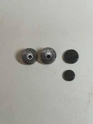 Lote de abotoaduras e botões Versace Classic  - Imagem 1 de 4