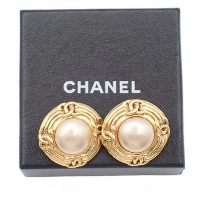 Pendientes Botón Redondo Logo CHANEL Clip-On Imitación Perla Oro 33RF703 Foto 1 de 4