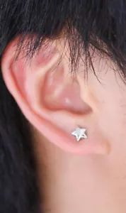 1 Pair Clip On Magnetic Star Stud Earrings Silvertone or Black For Women & Men - Picture 1 of 8