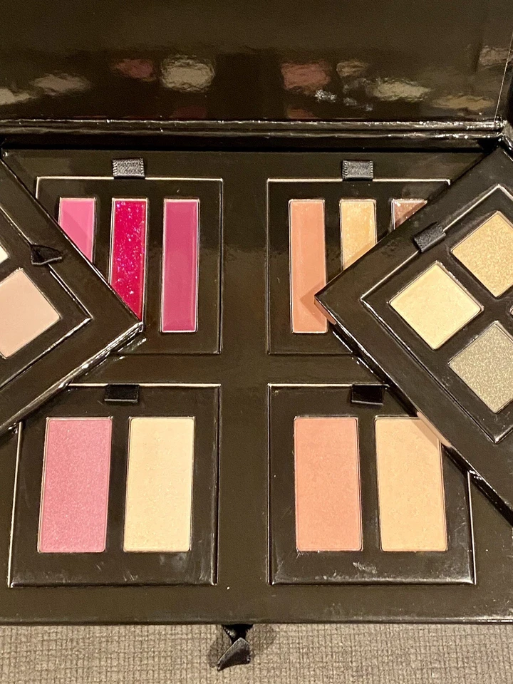 AVON mega mix'n go palette 24 eyeshadow 9 lip glosses 2 blushes 2 highlighters - Image 1 of 4