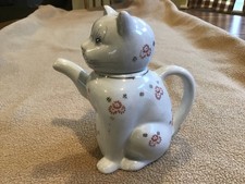 Porcelain Cat creamer