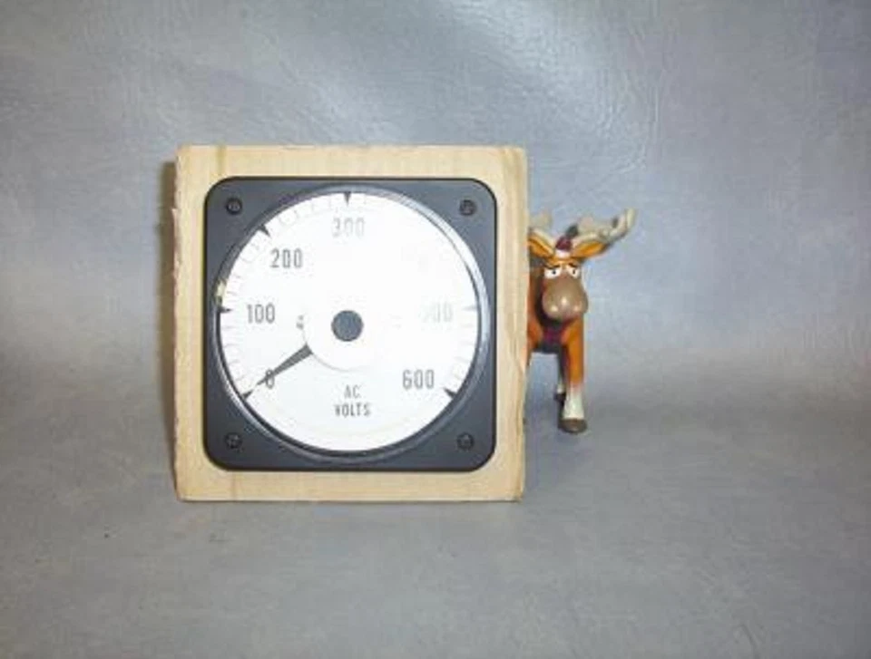 Voltímetros de CA Crompton RMS 077-05GA-PZW6-C6  Foto 1 de 1