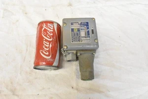 SQD CLASS 9012 TYPE ADW5 135-1000 RANGE HYDRAULIC PRESURE SWITCH - Picture 1 of 5