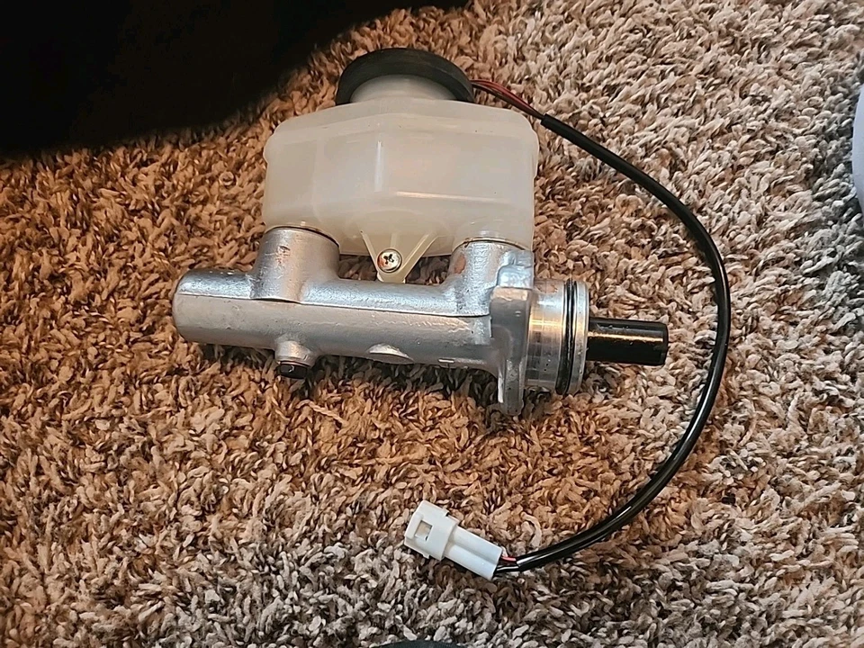 83-88 Olds, 83-87 Pontiac & GMC, 83-88 Chevy, 83-87 Buick Brake Master Cylinder  - Imagem 1 de 4