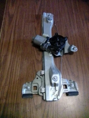 REAR PASSENGER DOOR WINDOW REGULATOR fits CHEVROLET SONIC 2012 - 2014 Foto 1 de 4
