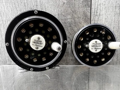 Carrete de pesca con mosca Pflueger Medalist 1494 AK de Shakespeare con carrete y línea adicionales Foto 1 de 4