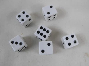 Juego de 6 dados - blanco con puntos negros - cuadrado de 6 caras - Imagen 1 de 2
