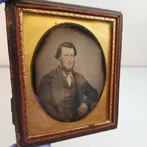 Frühe Daguerreotypie Mann Studio Portrait hübsche Herren errötete Wangen 1/6 - Bild 1 von 24