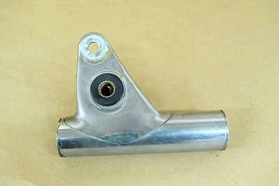 KAWASAKI 1974 1975 1976 1977 KZ400 KZ 400 HORQUILLA FARO OREJA DERECHA SOPORTE CUBIERTA Foto 1 de 4