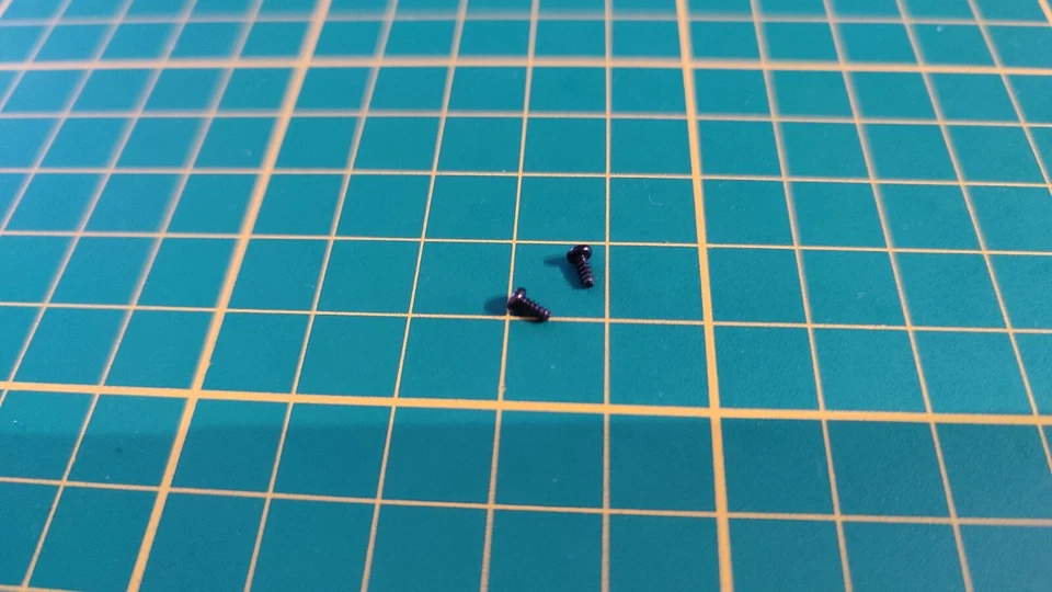 Vis x2 DP 1.5x3.5mm n°53 pièce détachée Renault R8 Gordini 1/8 Eaglemoss A67 - Photo 1/1