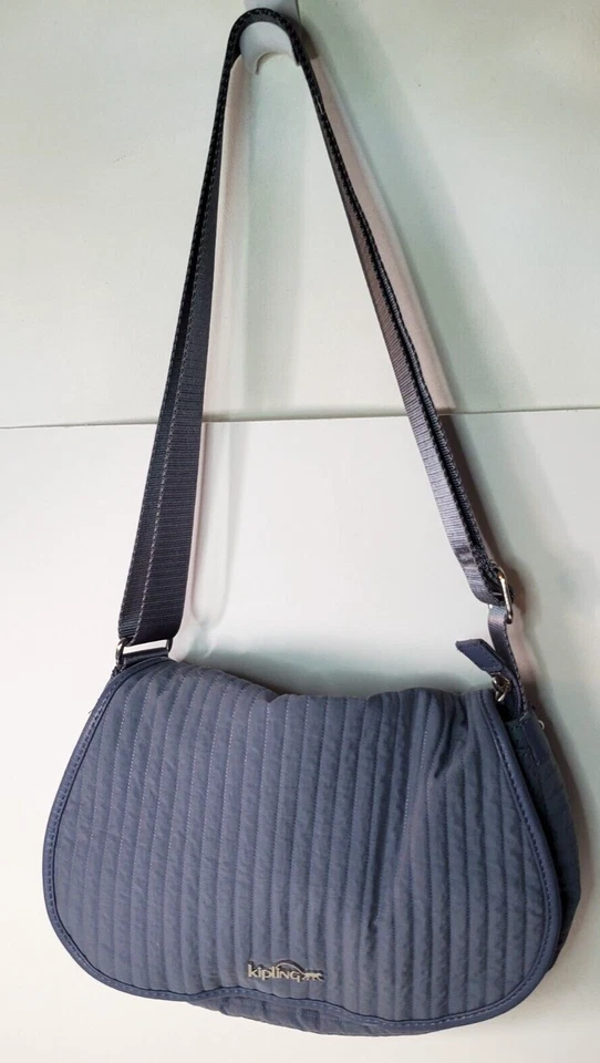 Bolso de mano Kipling vintage bandolera gris nailon acolchado correa ajustable Foto 1 de 4