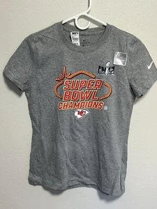 New-NWT -Medium Nike Women's Kansas City Chiefs Super Bowl Champs Shirt - Picture 1 of 2