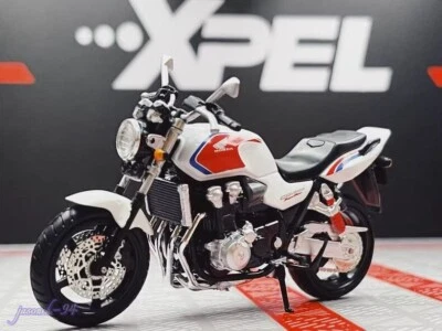 Honda CB1300 Super Four 2011 Motorcycle Alloy Model 1:24 White - Image 1 of 4