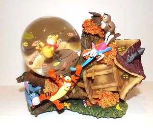DISNEY WINNIE THE POOH MUSICAL SNOW GLOBE PLAYS WINNIE THE POOH - Picture 1 of 10