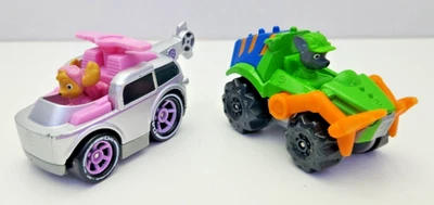Paw Patrol Lote de 2 Die Cast True Metal La Película Vehículos Coches Skye Rocky Foto 1 de 3