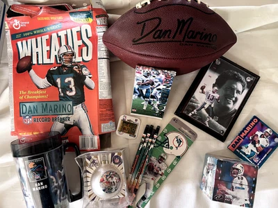 Cubo profesional Dan Marino de colección Miami Dolphins disparos de acción NUEVO bola, adorno, prendedor Foto 1 de 4