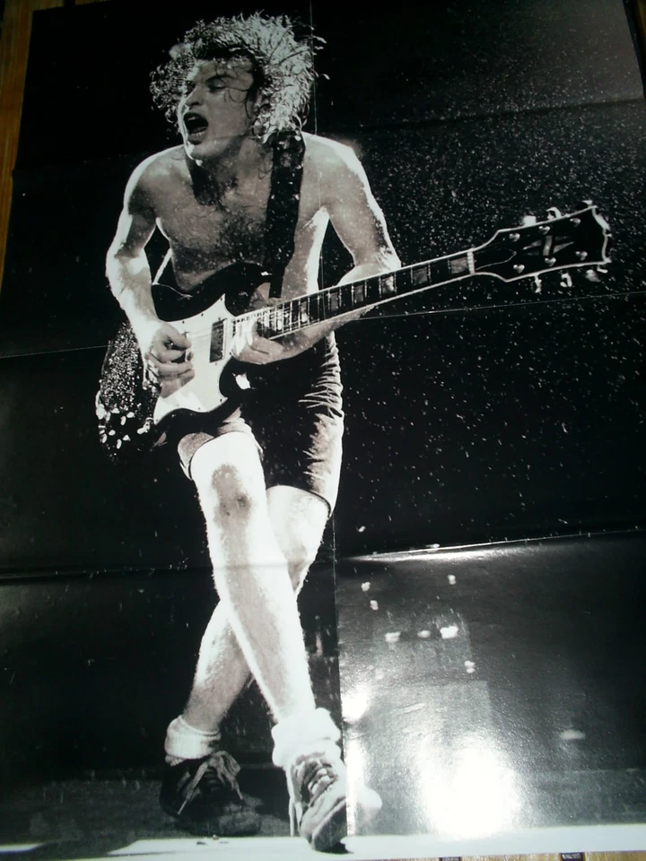 Vintage ANGUS YOUNG RIESEN POSTER A1 -  59cm x 82cm - PLAKAT  AC/DC HARD ROCK  - Bild 1 von 1