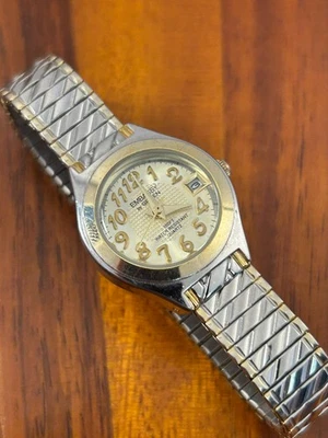 Reloj Embassy By Gruen Mujer Dorado Tono Plata Fecha Cuarzo 25mm Batería Nueva Foto 1 de 4