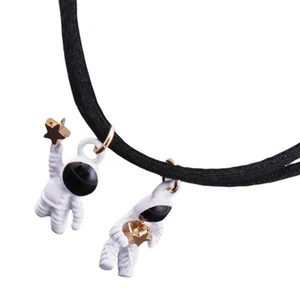 1 Set 2pz Collane Pendenti Astronauta Creativo per Coppie (Colori Assortiti) - Foto 1 di 12