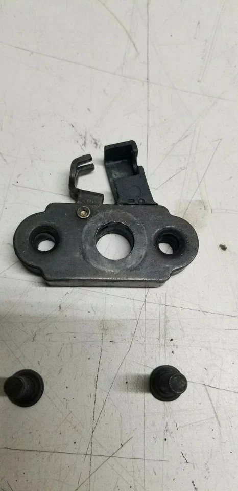 Suzuki GSXR1100W 1993 pestillo de asiento con herrajes Foto 1 de 2