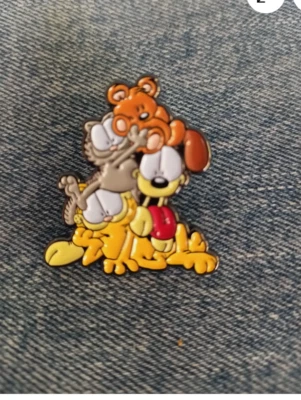 ODIE & GARFIELD- ENAMEL PIN-SHIP ALL THE PINS YOU BUY FOR $4.99-VISIT OUR STORE - Image 1 of 2
