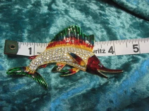 STUNNING SAILFISH WITH YELLOW, RED and GREEN ENAMEL PIN WITH CLEAR CRYSTALS-NWT - Picture 1 of 4