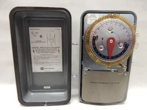 CUTLER HAMMER CHEM4201R SPST 15 MIN OPERATIONS NEMA 3R 120V - Picture 1 of 3