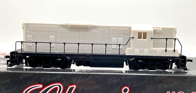 HO ATLAS 8401 EMD GP-7 UNDECORATED - Image 1 of 2