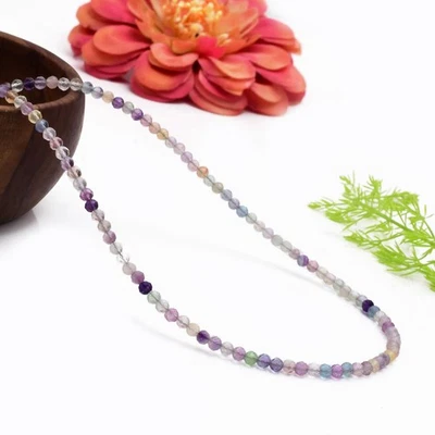 Gargantilla minimalista pequeña con cuentas de piedras preciosas de fluorita arco iris, delicadas piedras preciosas Foto 1 de 4