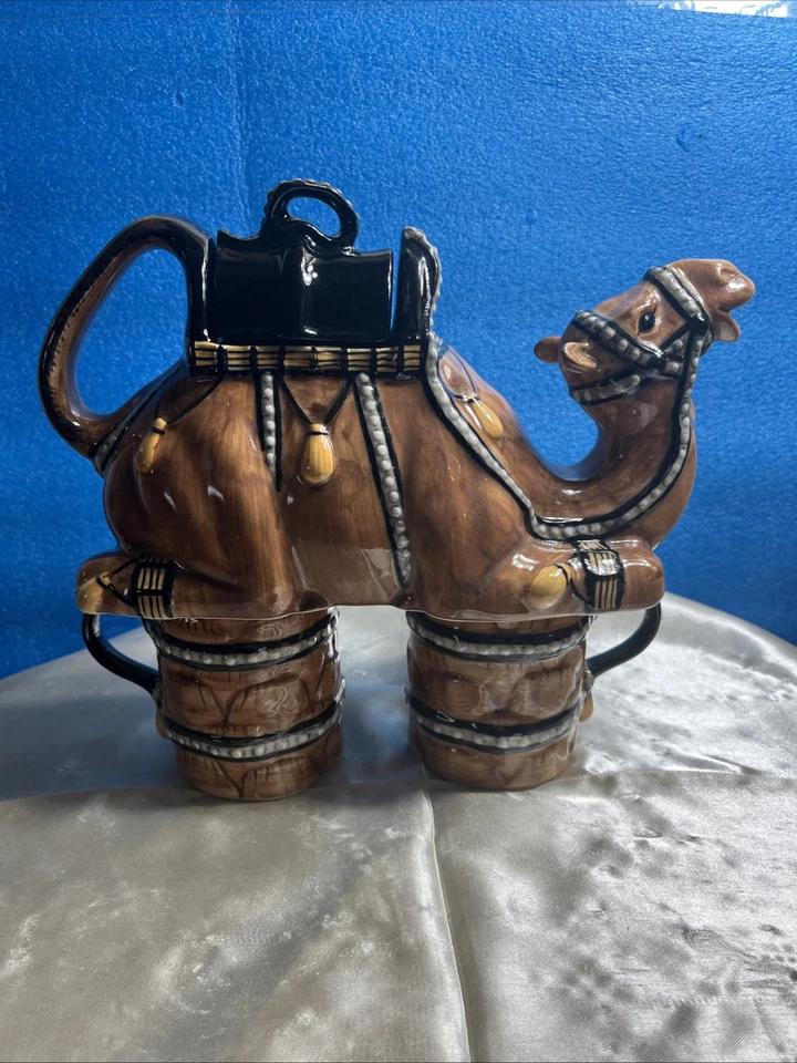 Bule exclusivo de camelo AJ com duas xícaras 10" estatueta marrom - Imagem 1 de 4