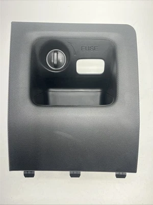 Панель коробки предохранителей для приборной панели водителя 2007 Honda Fit с схемой предохранителей 77300-SLN-A0-20 OEM - Изображение 1 из 4