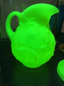 Vintage Fenton Custard Satin Uranium Glass Pitcher Water Lily Pattern UV Glow! - Picture 1 of 15