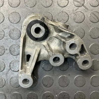 Soporte de soporte de montaje de transmisión de motor Chevy Equinox 2018-2022 1,5 L OEM Foto 1 de 4
