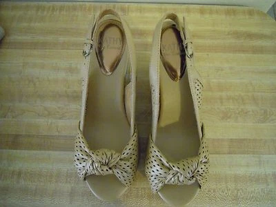 Sandalia alpargatas KathyVanZeeland Peep Toe con cabestrillo ajustable natural $66 Foto 1 de 4