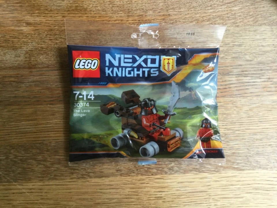lego 30374 Nexo Knights Lava Slinger & Ash Attacker Polybag  - Image 1 of 1